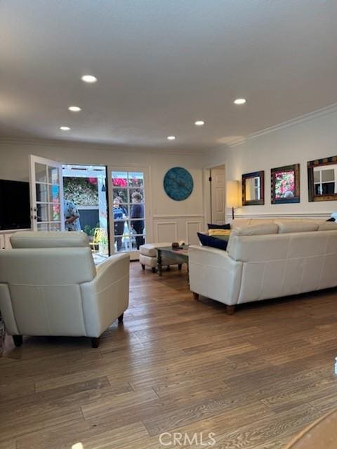 2617 Huntington Ln Unit B, Redondo Beach, CA 90278 - living room featuring crown molding, recessed lighting, and wood finished floors