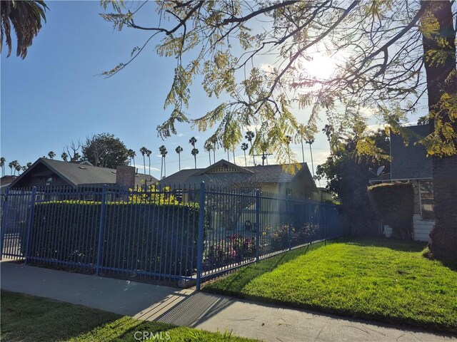 4911 S Wilton Pl, Los Angeles, CA 90062 - view of yard
