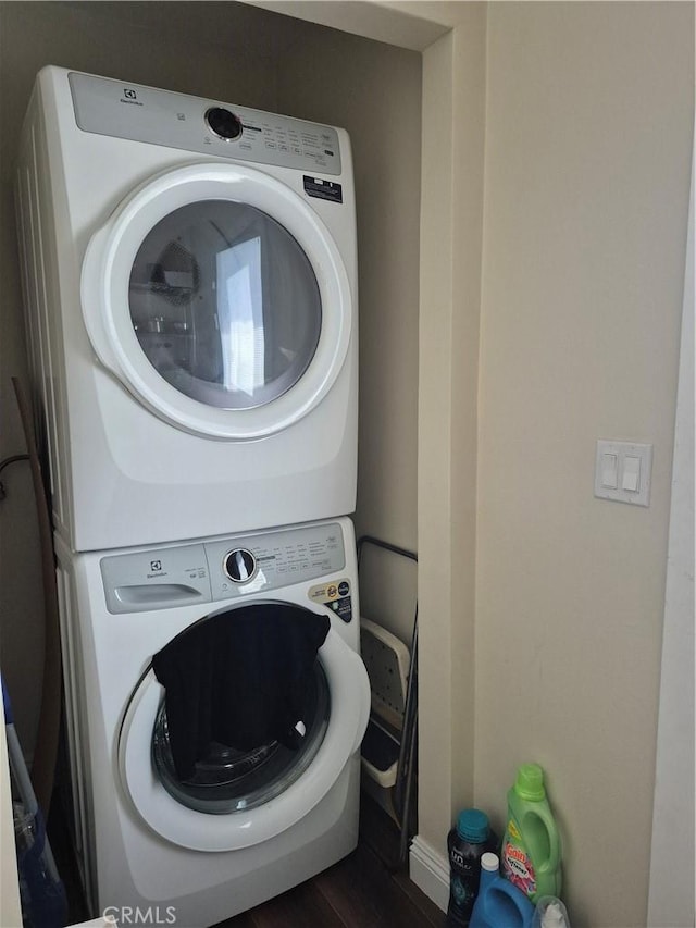 4911 S Wilton Pl, Los Angeles, CA 90062 - laundry area with estacked washer and dryer and dark wood-style floors