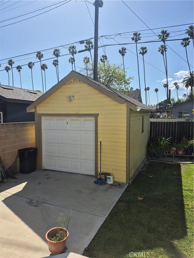 4911 S Wilton Pl, Los Angeles, CA 90062 - garage with driveway