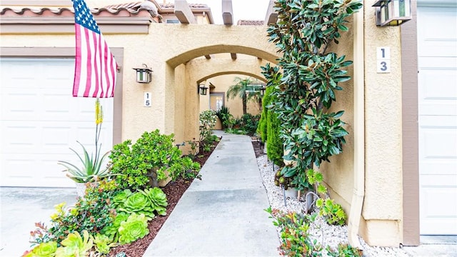 entrance to property with stucco siding