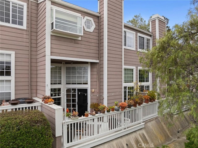 33046 Ocean Rdg, Dana Point, CA 92629 - back of property with a chimney