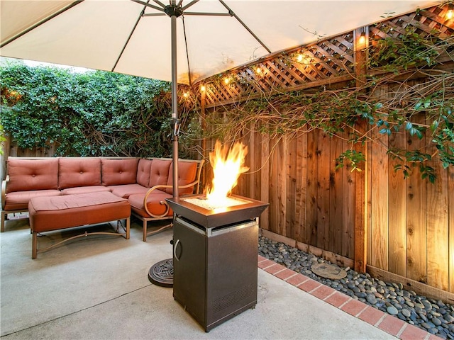 view of patio / terrace featuring an outdoor living space with a fire pit