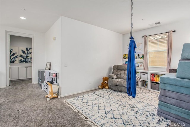 living area featuring carpet flooring, recessed lighting, baseboards, and visible vents