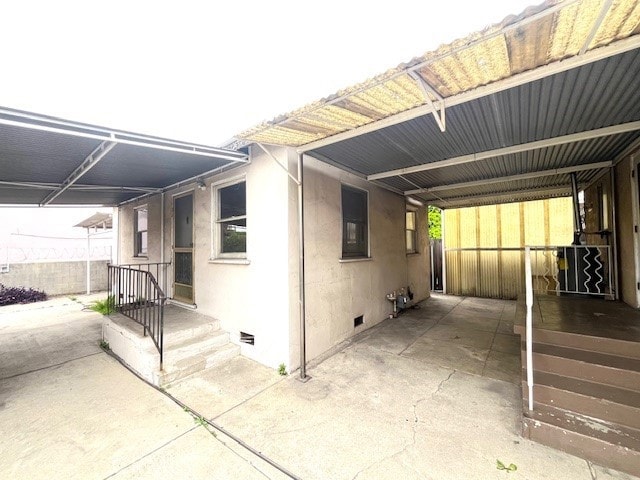 1911 Griffin Ave, Los Angeles, CA 90031 - exterior space with a carport and crawl space