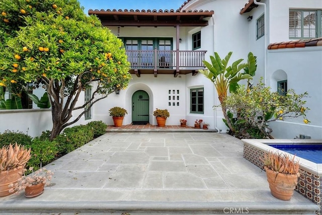 2839 Via Victoria, Palos Verdes Estates, CA 90274 - mediterranean / spanish home with a balcony, stucco siding, a tile roof, and a patio area
