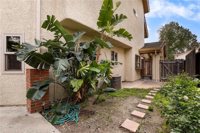 30452 Passageway Pl, Agoura Hills, CA 91301 - view of yard with fence and a gate