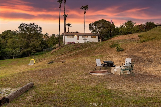 view of yard at dusk