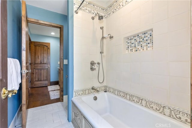 1015 Wild Oats Way, Templeton, CA 93465 - full bath featuring recessed lighting and washtub / shower combination