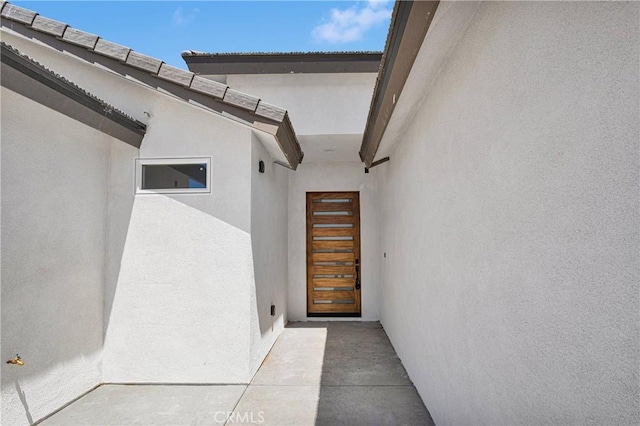 entrance to property with stucco siding