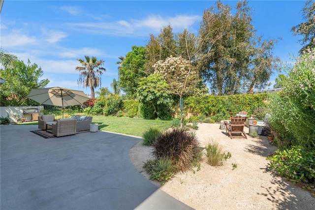 exterior space featuring an outdoor living space