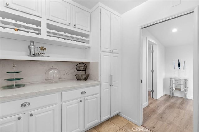 bar featuring baseboards, recessed lighting, and decorative backsplash