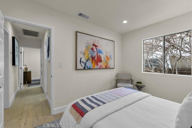 bedroom with recessed lighting, baseboards, visible vents, and light wood-style flooring