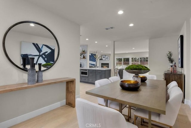 dining space with visible vents, recessed lighting, light wood-style flooring, and baseboards