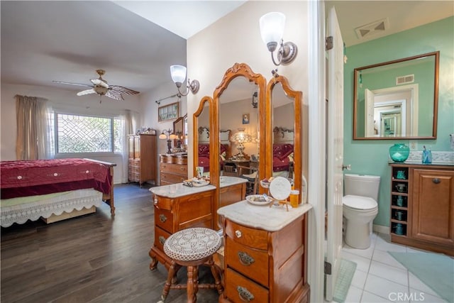 bathroom featuring visible vents, ceiling fan, and ensuite bath