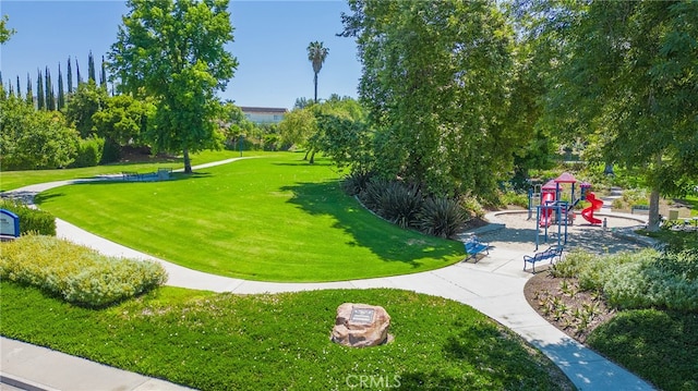 24492 Spartan St, Mission Viejo, CA 92691 - surrounding community with a lawn