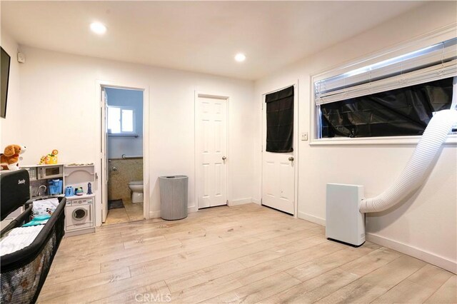 sitting room featuring light wood finished floors, recessed lighting, and baseboards