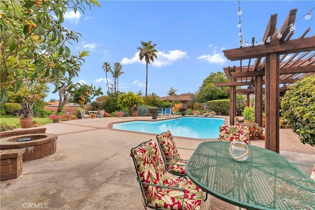 outdoor pool featuring a pergola, a hot tub, and a patio area