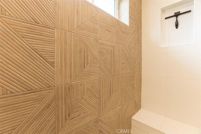 details with a tile shower