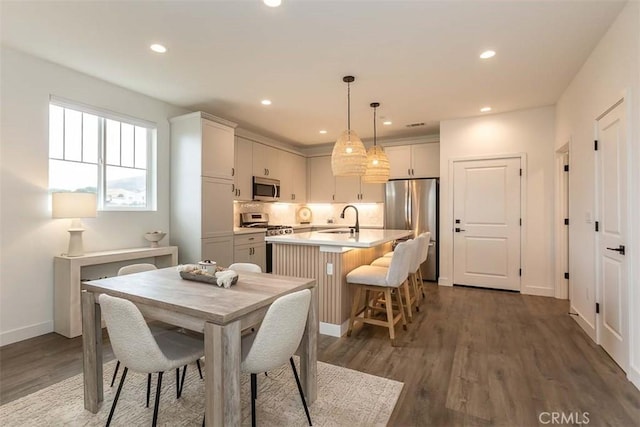 dining area featuring dark wood-style flooring, recessed lighting, and baseboards