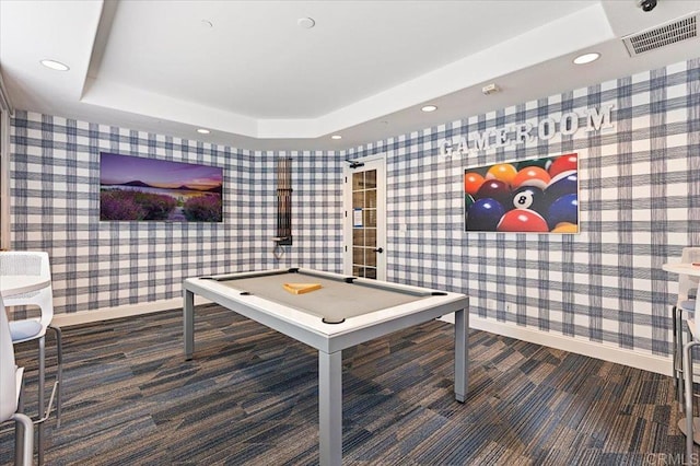 game room with visible vents, recessed lighting, a tray ceiling, and carpet floors