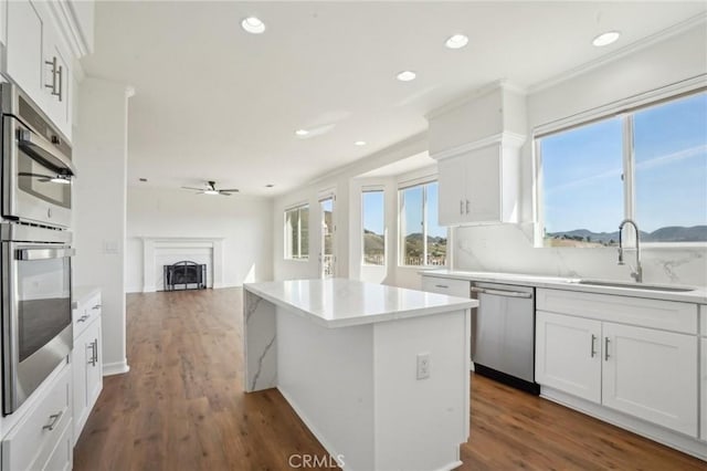 28846 Yosemite Pl, Canyon Lake, CA 92587 - kitchen featuring appliances with stainless steel finishes, a center island, white cabinetry, a ceiling fan, and recessed lighting