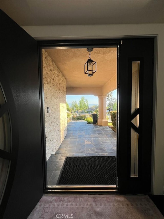 property entrance featuring a balcony