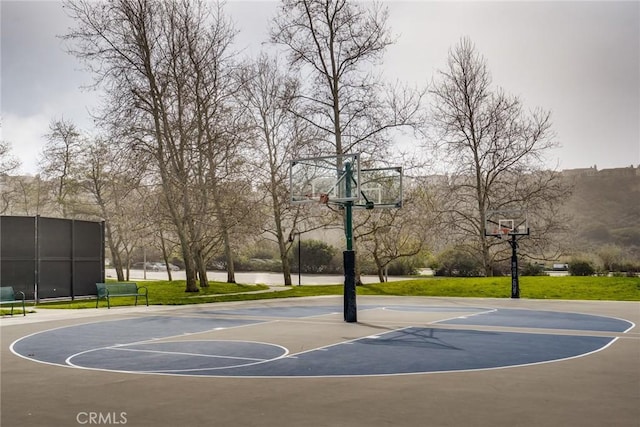 5935 Playa Vista Dr Unit 307, Playa Vista, CA 90094 - view of basketball court with a lawn and community basketball court