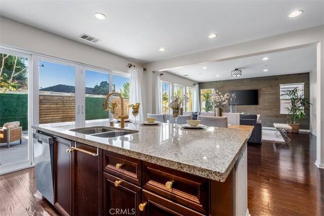 54 Revell Cir, Buena Park, CA 90620 - kitchen featuring a sink, stainless steel dishwasher, an island with sink, healthy amount of natural light, and recessed lighting