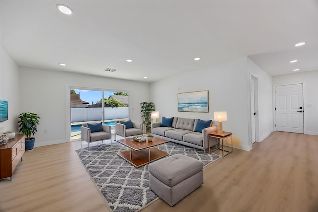 living area with visible vents, recessed lighting, light wood finished floors, and baseboards