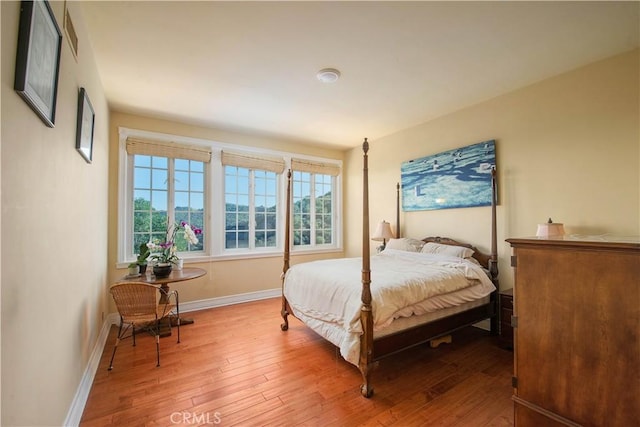3155 Stone Oak Dr, Los Angeles, CA 90049 - bedroom with light wood-type flooring and baseboards