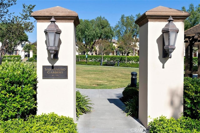 28 Malibu, Irvine, CA 92602 - surrounding community featuring a lawn