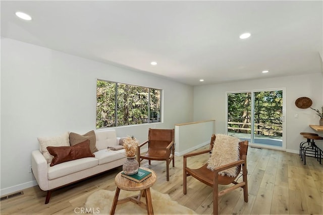 377 Hillside Rd, Lake Arrowhead, CA 92352 - living area featuring recessed lighting and light wood finished floors