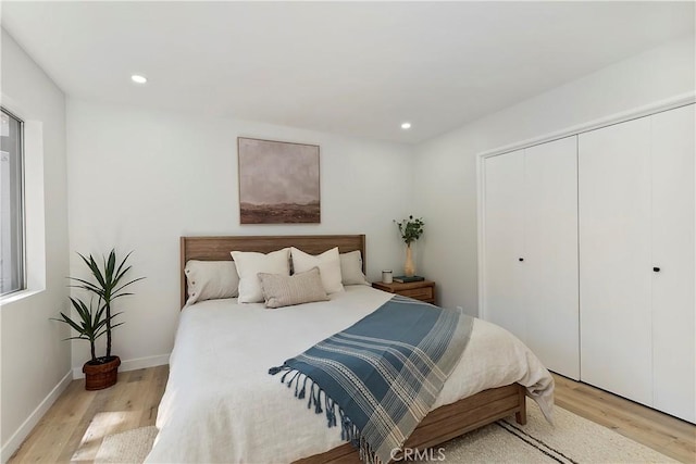 377 Hillside Rd, Lake Arrowhead, CA 92352 - bedroom featuring light wood-style flooring, a closet, and recessed lighting