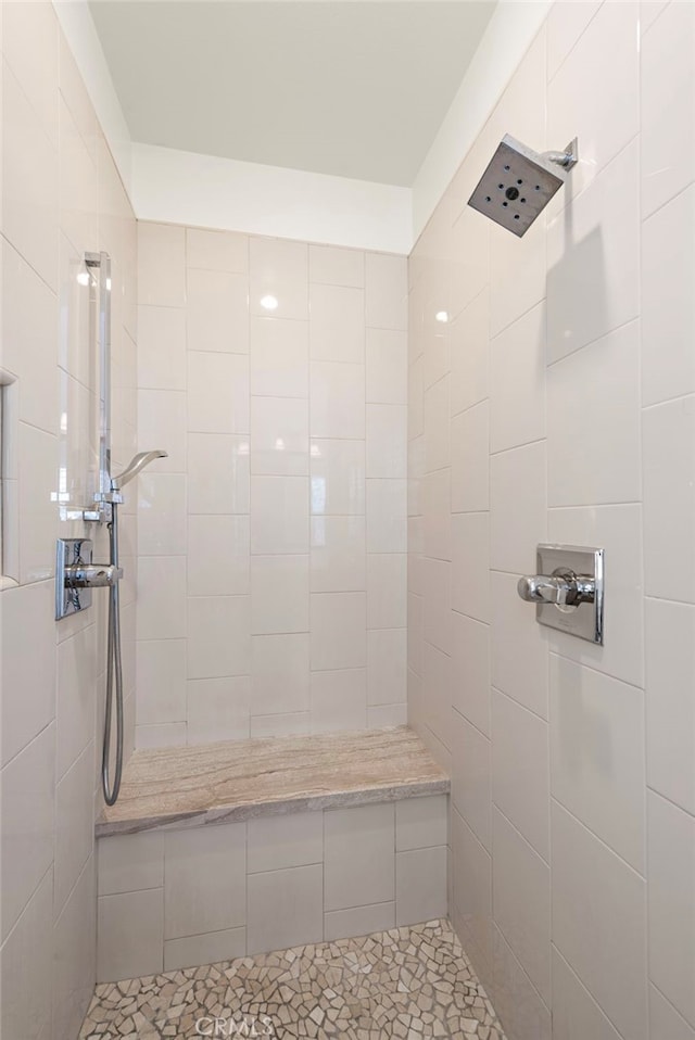 bathroom featuring tiled shower