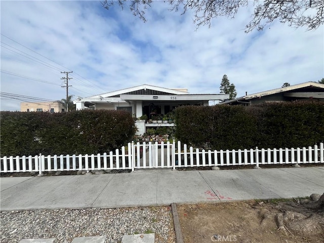 938 Stanley Ave, Long Beach, CA 90804 - view of front of house with a fenced front yard