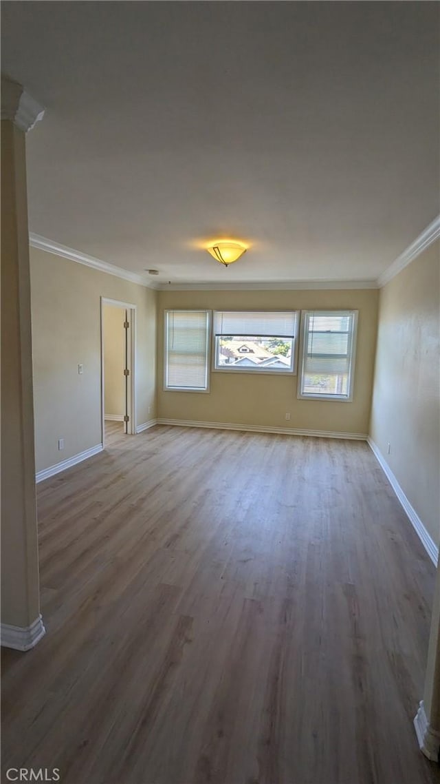 938 Stanley Ave, Long Beach, CA 90804 - empty room featuring baseboards, wood finished floors, a healthy amount of sunlight, and crown molding