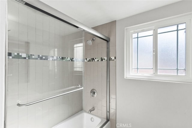 bathroom with combined bath / shower with glass door