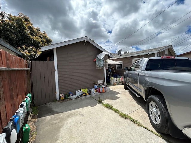 325 E 59th, Long Beach, CA 90805 - view of side of home featuring concrete driveway