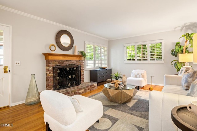 living room with crown molding, wood finished floors, and baseboards