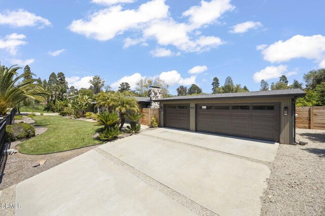 1820 Ramona Dr, Camarillo, CA 93010 - detached garage featuring fence