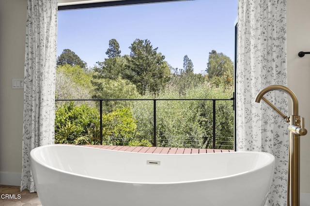 1820 Ramona Dr, Camarillo, CA 93010 - interior space with a freestanding bath