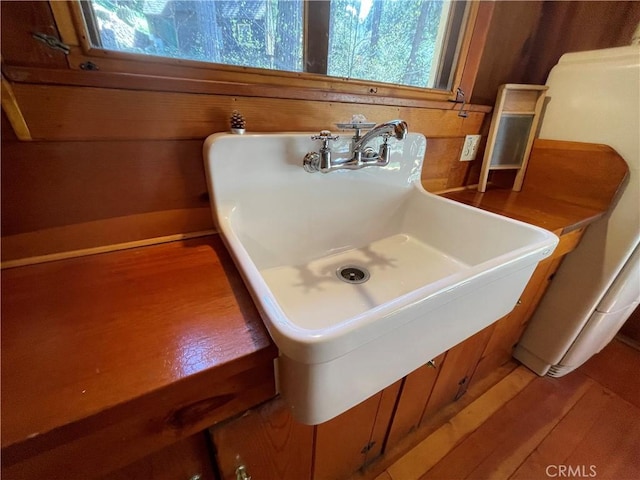 details with a sink and wood finished floors