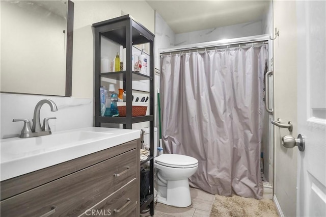 bathroom featuring a shower with shower curtain, toilet, and vanity
