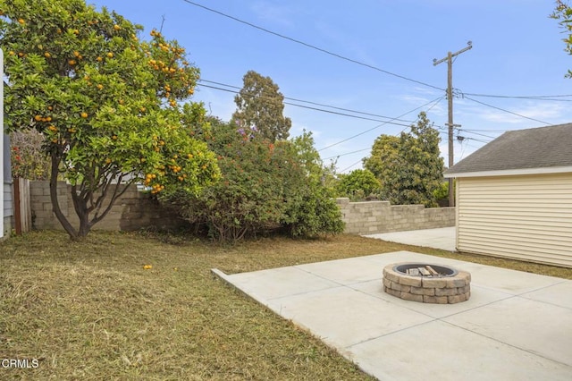 view of yard featuring a fenced backyard, an outdoor fire pit, and a patio area
