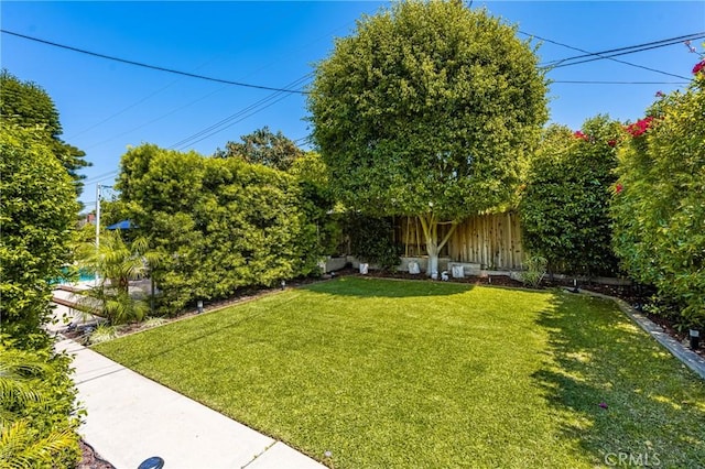 view of yard featuring fence