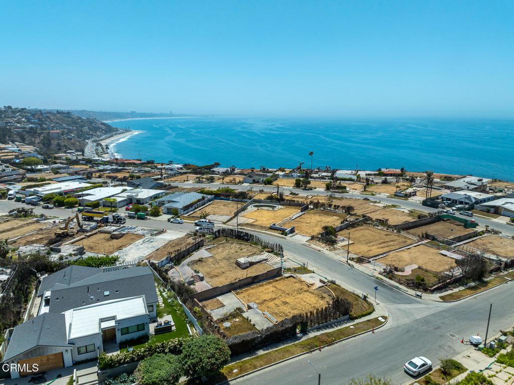 18449 Kingsport Dr, Malibu, CA 90265 - photo 1