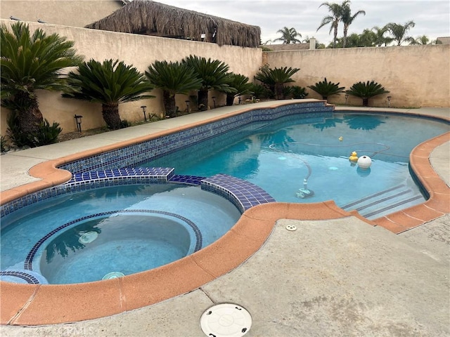 4012 Larkspur Ave, Rialto, CA 92377 - view of pool featuring a pool with connected hot tub and fence