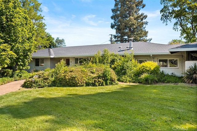 1 Piedmont Cir, Chico, CA 95926 - view of front of home with a front yard and a shingled roof