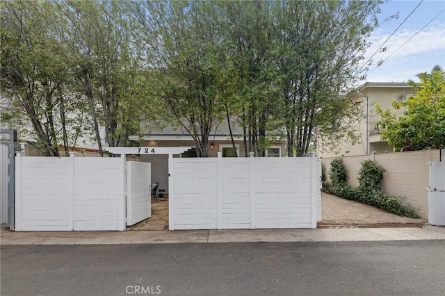 724 San Miguel Ave, Venice, CA 90291 - exterior space with fence